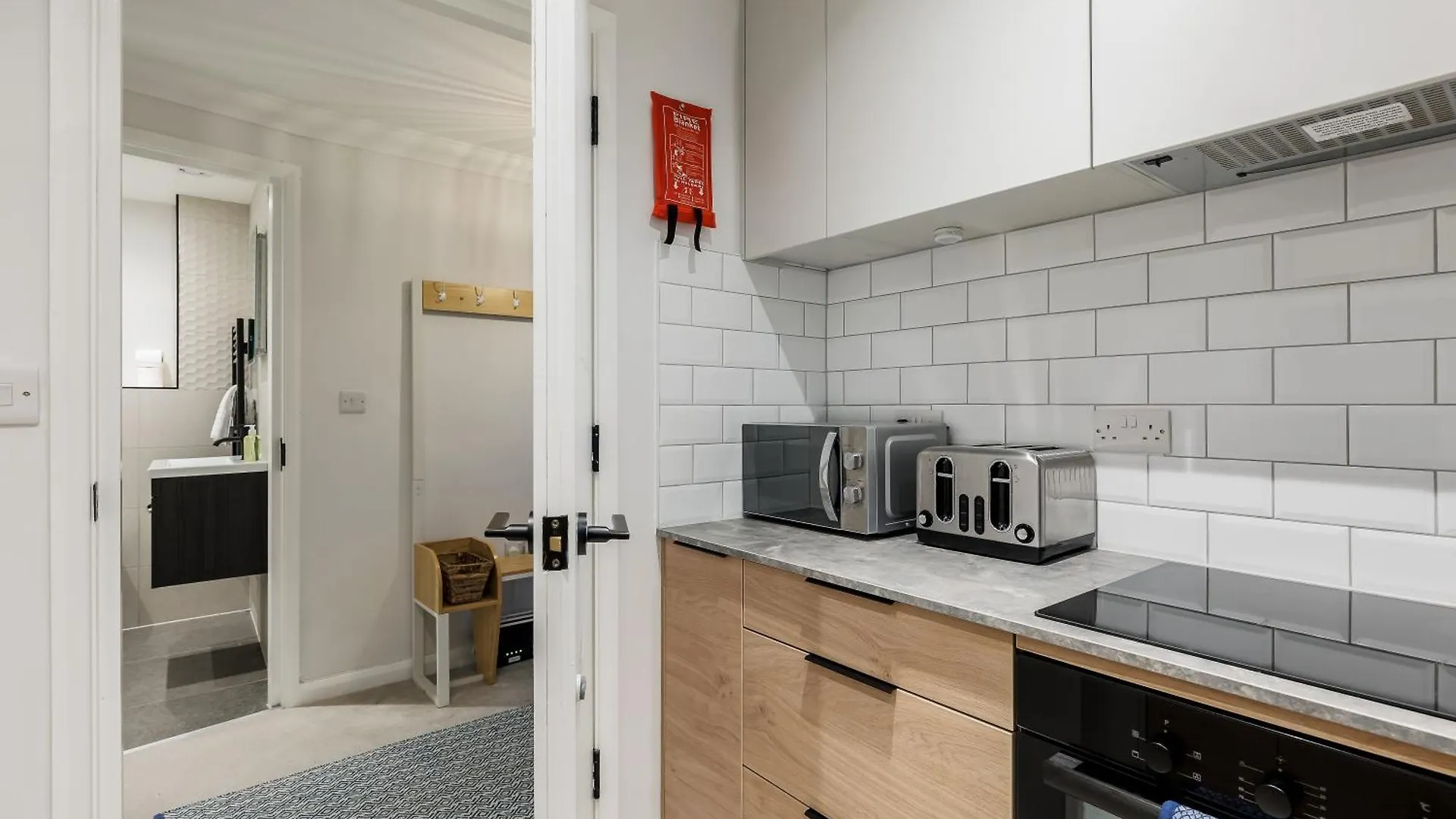 Modern, Comfy Town Centre Gem, Near Beach, Parking ボーンマス