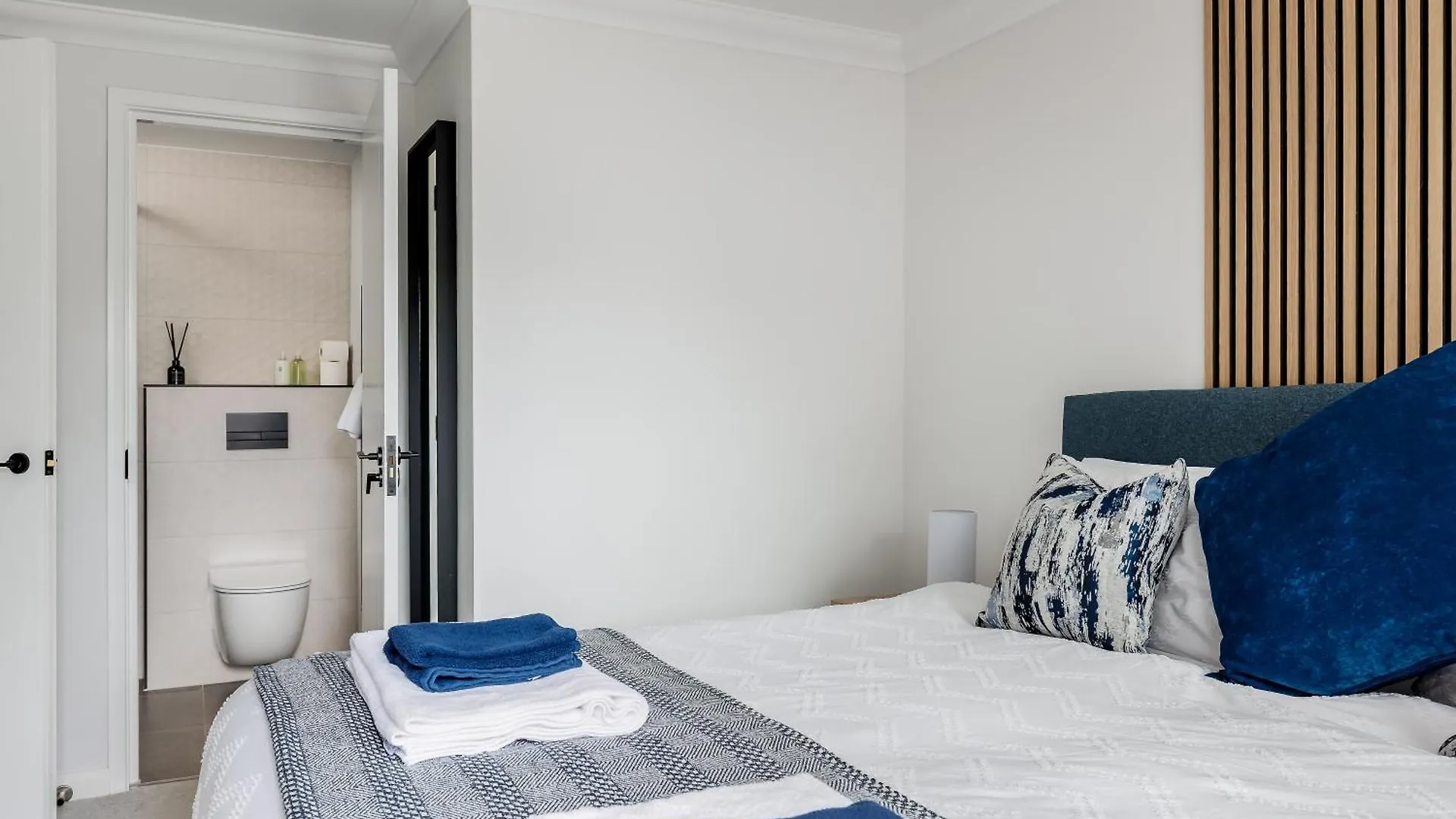 Modern, Comfy Town Centre Gem, Near Beach, Parking Bournemouth